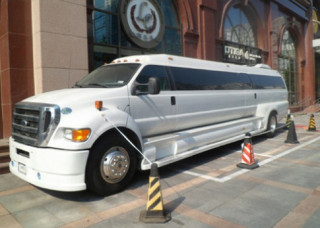  Ford F-560 siêu dài ở Trung Quốc 