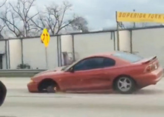  Ford Mustang đi không cần bánh 
