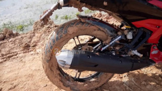 Hãi hùng khi Exciter 150 lún bùn