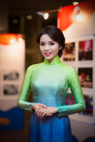 Hoa hậu Kỳ Duyên nhí nhảnh bên chân dài Thanh Hằng