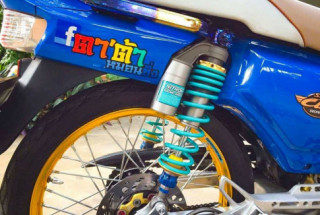 Honda Cub Fi độ kiểng sành điệu với đồ chơi hàng hiệu