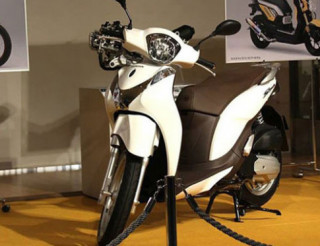 Honda nhập SH Mode ở Việt Nam về Nhật bán