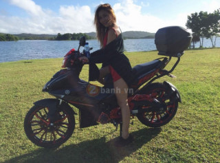 Hot girl so dáng cùng Exciter 150 độ của biker nước bạn