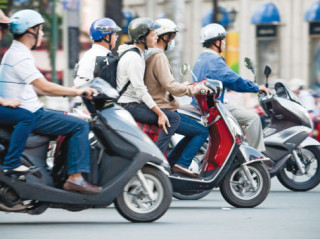 Khi điều khiển xe tay ga nên đi với vận tốc từ 15 - 40km/h