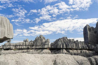 Lạc vào mê cung đá kỳ thú ở Madagascar