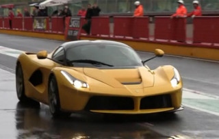 LaFerrari màu vàng phô diễn sức mạnh