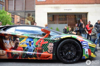 Lamborghini Aventador in hình Ronaldo, Messi đón World Cup