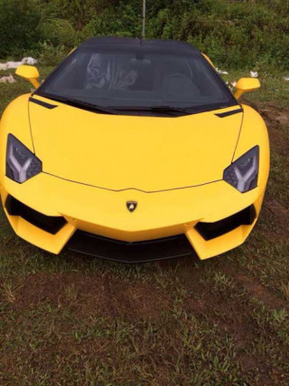 Lamborghini Aventador màu vàng vừa về Quảng Ninh