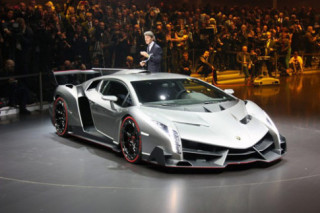 Lamborghini Veneno gầm gừ rời Geneva