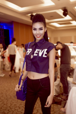 Lan Khuê vô tình để lộ nội y