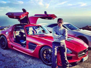 Lewis Hamilton tậu bộ đôi siêu xe Mercedes