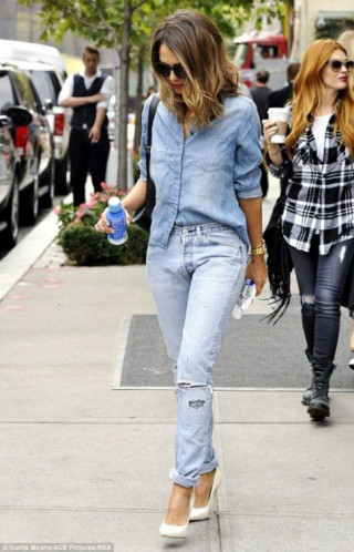Mặc cả cây denim đẹp như sao Hollywood