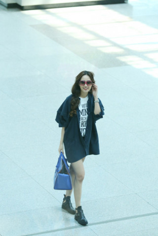 Mai Phương Thúy khoe vòng 1 đồ sộ tại Hong Kong