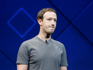 Mark Zuckerberg bị các nhà đầu tư của Facebook yêu cầu từ chức