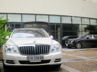  Maybach 62S và Phantom rồng ‘chạm mặt’ tại Hà Nội 