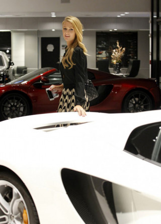 McLaren 12C Spider lọt mắt xanh Paris Hilton