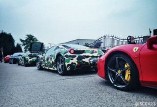 McLaren 12C và Ferrari 458 Italia “độ” màu rằn ri