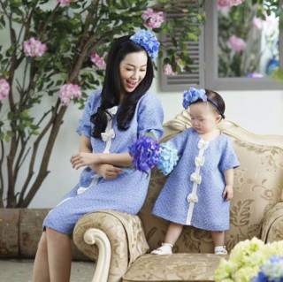 Mẹ, con và áo đôi