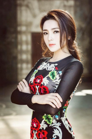 Mẹ sẽ nâng váy cho con suốt đời mẹ nhé!