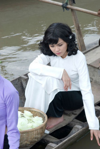 Ngân Khánh thay Diễm Hương, phim thiệt 12 tỷ