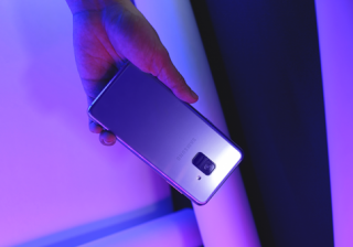 Người dùng nói gì về smartphone cận cao cấp của Samsung?
