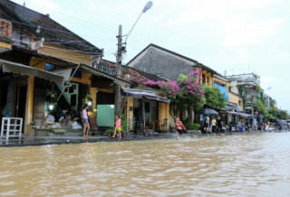 Phượt thủ ơi: Hội An - nước sông Hoài dâng cao gây ngập nhiều tuyến phố cổ