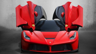 Ronaldo “tậu” LaFerrari mừng hợp đồng mới