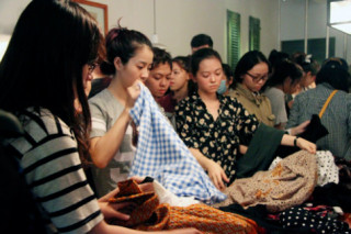 “Săn” hàng giá rẻ cùng tín đồ thời trang