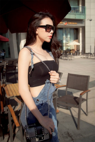 Sao Việt sexy hết cỡ với quần yếm
