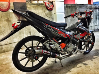 Satria F150 đẹp lạnh lùng nơi nước bạn