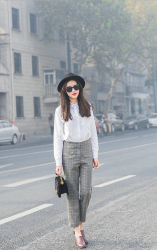 Sơ mi trắng tự truyện