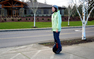  Solowheel - xe một bánh nhỏ nhất thế giới 