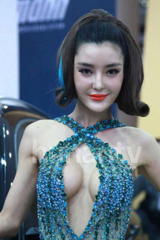 Sởn gai ốc với những vòng 1 biến dạng méo mó