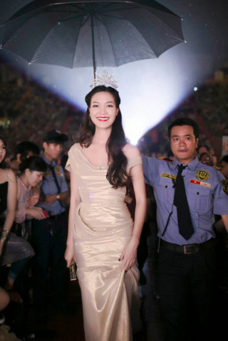 Sự thật việc hoa hậu Thùy Dung bỏ show