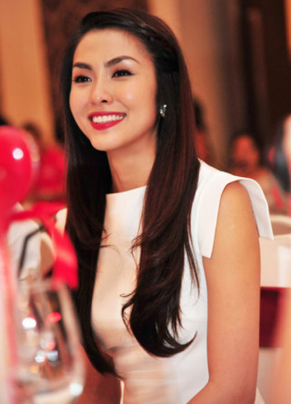 Tăng Thanh Hà hút mắt nhờ tóc tết