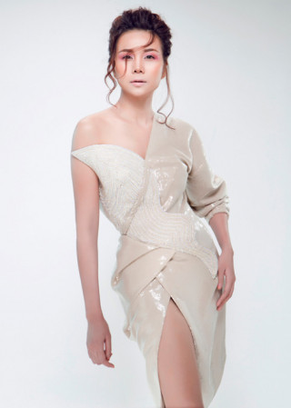 Thanh Hằng hóa cư dân xinh đẹp đến từ tương lai