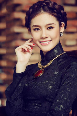 Thí sinh Hoa hậu Ảnh thừa... mỡ bụng
