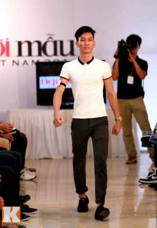 Thí sinh người mẫu nhịn ăn trưa luyện catwalk