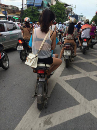 Thiếu nữ Việt hở bạo, trang tin nước ngoài lên tiếng