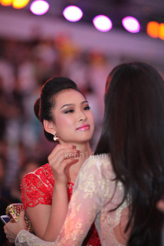 Thùy Dung khóc cùng Vương Thu Phương
