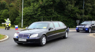 Tổng thống Putin đi “Mẹc” S600 siêu chống đạn