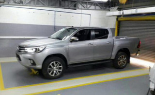  Toyota Hilux thế hệ mới lộ diện đầy đủ 