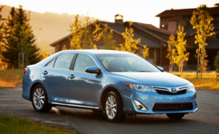  Toyota mang Camry Hybrid 2013 tới Ấn Độ 