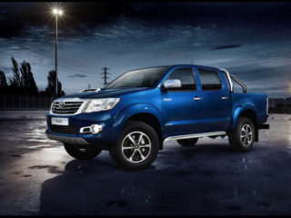  Toyota ra mắt Hilux Invincible 