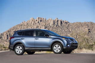  Toyota RAV4 thế hệ mới giá từ 23.300 USD 