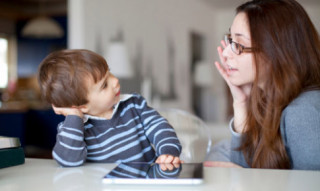 Trẻ bị rối loạn chú ý dễ nổi nóng, thiếu tập trung: Cha mẹ cần phải làm gì?
