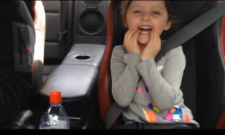 Video: Bé gái cười tít yêu cầu bố drift xe