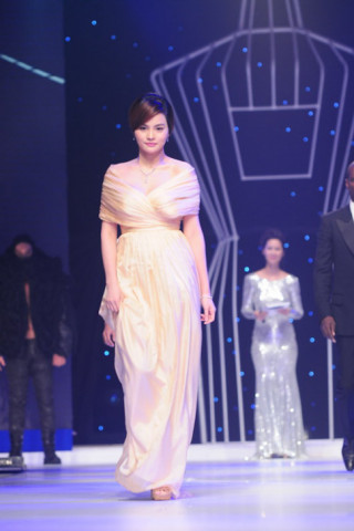 Vũ Thu Phương xinh đẹp làm giám khảo