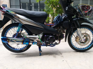 Wave S100 dọn nhẹ với dàn chân bất thường