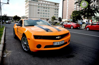 Xe cơ bắp Camaro uy lực trên phố SG